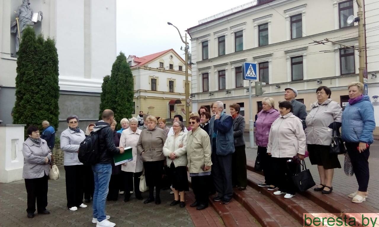 В Берестовицком районе не оставили без внимания ветеранов педагогического труда
