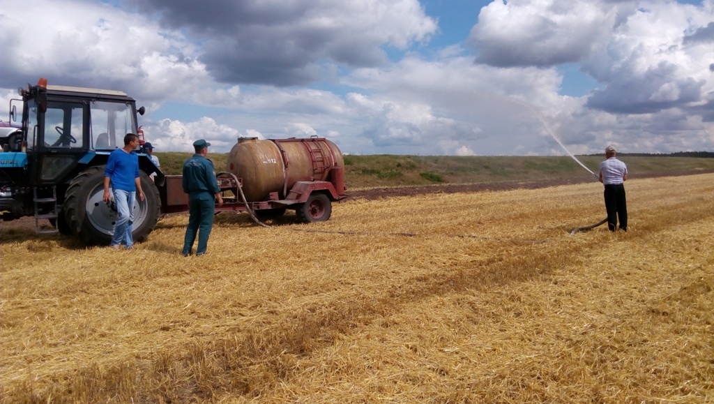 Рейд по местам уборки урожая прошел в Берестовицком районе