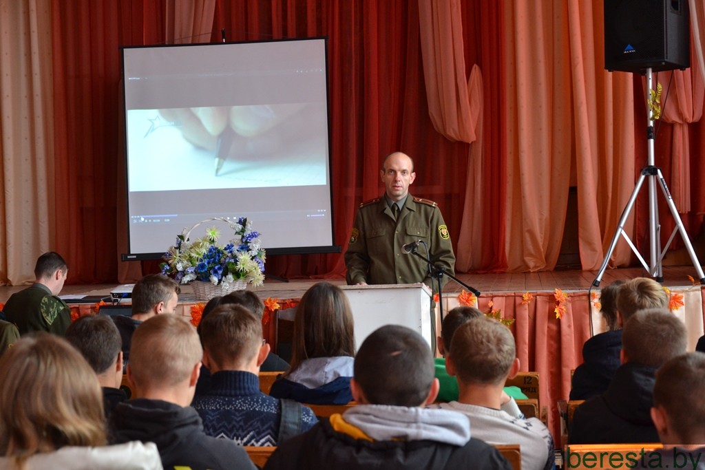 Представитель Военной академии Республики Беларусь встретился с абитуриентами Берестовицкого рай­она