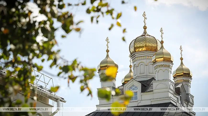 Православные верующие празднуют Рождество Пресвятой Богородицы