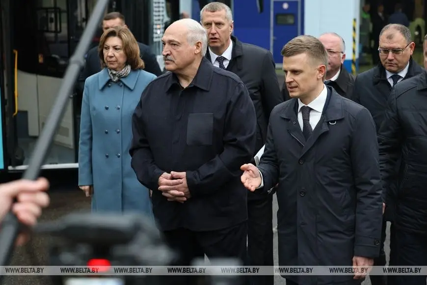 Александр Лукашенко оценил отечественные автобусы и троллейбусы