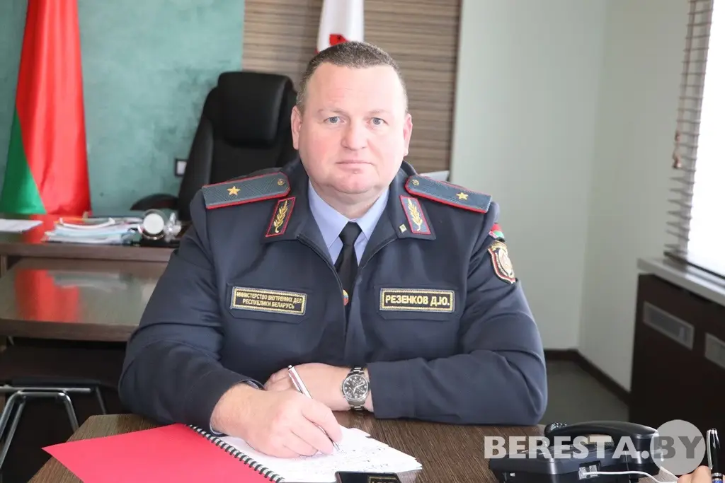 В Большой Берестовице прием граждан и прямую телефонную линию провел начальник УВД Гродненского облисполкома Дмитрий Резенков 