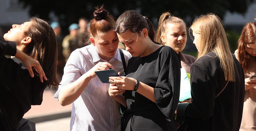 В вузах Беларуси начинаются внутренние вступительные испытания