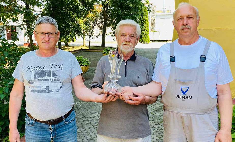 Цветик-семицветик из стекла и хрусталя. Как выглядит главный приз XIV Республиканского фестиваля национальных культур