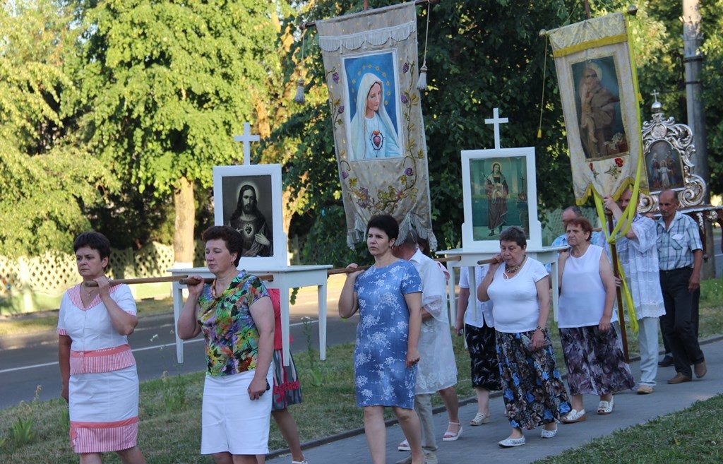 Свята Божага Цела вернікі Вялікай Бераставіцы адзначылі ўрачыстай працэсіяй
