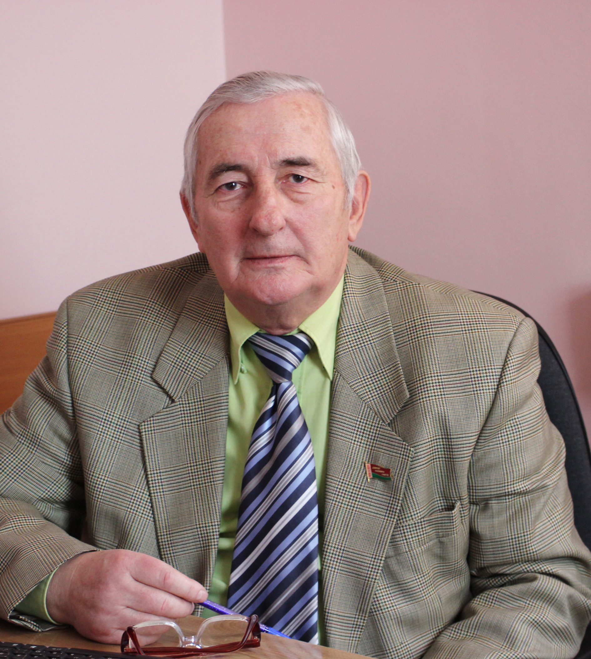 З творчасцю па жыцці  ідзе Мікалай Пацэнка