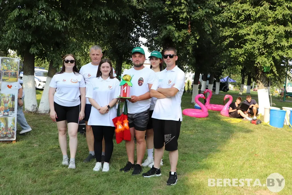 Весело и задорно прошли спортивно-юмористические соревнования «Безумные белки»
