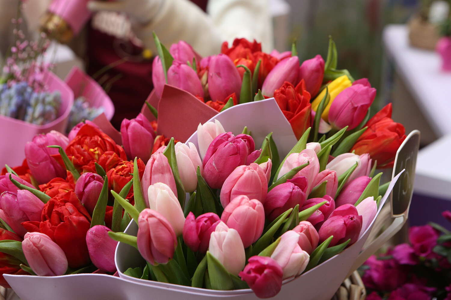 Как продлить жизнь цветам, подаренным на 8 Марта