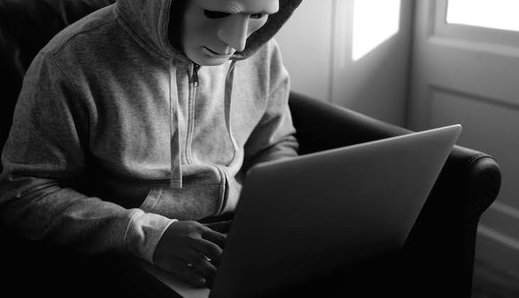 Что делать, если пишет незнакомец с подозрительным предложением?