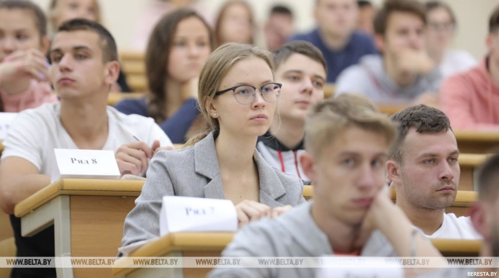 "Мы должны видеть человека" - Александр Лукашенко поручил к следующей вступительной кампании разработать новые правила поступления в вузы