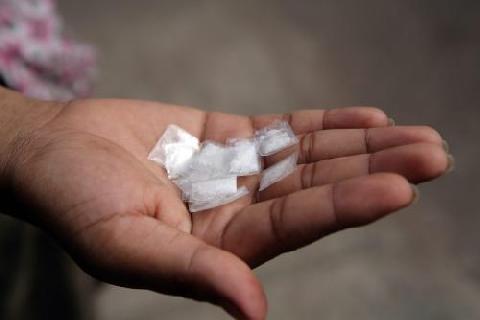 Двое 21-летних парней из Гродно попытались заработать, раскладывая наркотики в областном центре