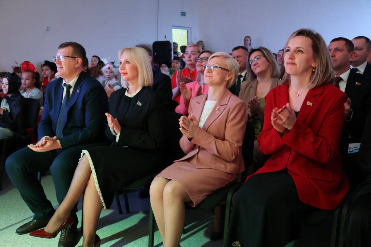 Член Совета Республики Елена Стальбовская в рамках благотворительной акции «Наши дети» посетила специальную школу-интернат имени Л.Ф. Пашинского в Новогрудке