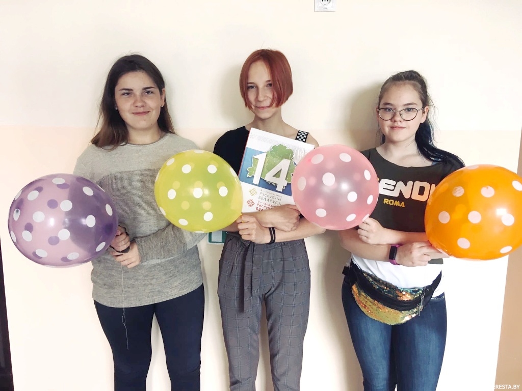 Ва ўрачыстай абстаноўцы ўручылі кнігу «Я – грамадзянін Рэспублікі Беларусь»