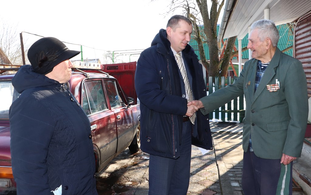 З падзякай – сапраўдным абаронцам. На Бераставіччыне ветэраны вайны атрымалі матэрыяльную дапамогу ад райвыканкама