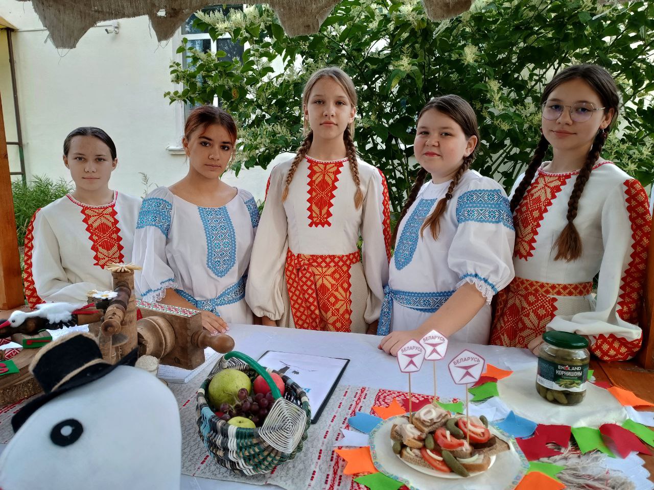 В Макаровцах отправились в увлекательное этнографическое путешествие под названием "Скарбонка восень"
