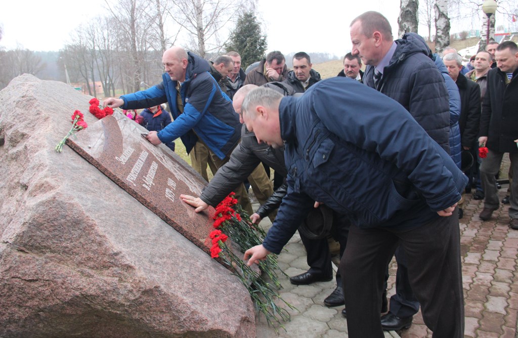 «Пока мы помним – мы живем!» В Малой Берестовице открыли Памятный знак землякам, участникам войны в Афганистане