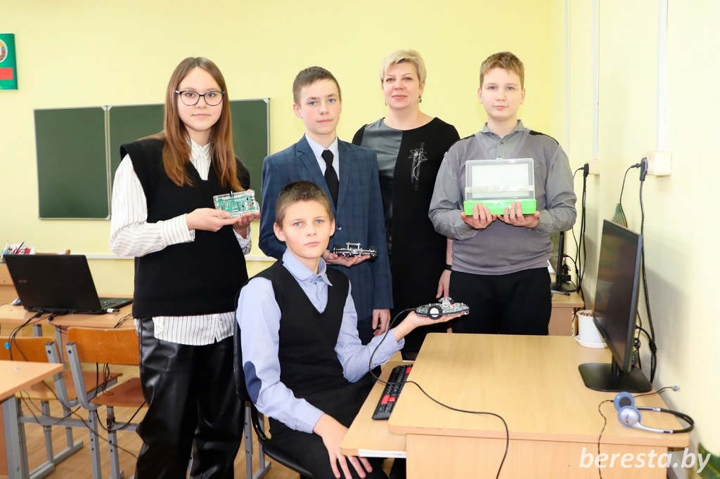 В Большеберестовицкой средней школе функционирует инженерно-инновационный класс РОББО