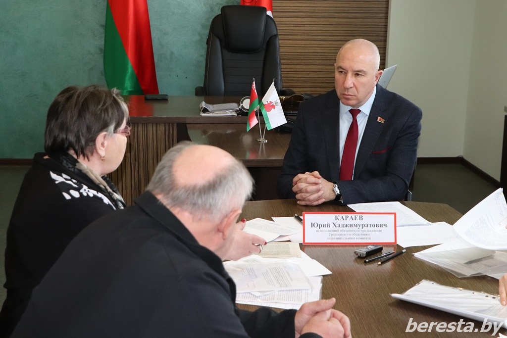 Исполняющий обязанности председателя Гродненского облисполкома Юрий Караев провел прямую телефонную линию и личный прием граждан в Большой Берестовице