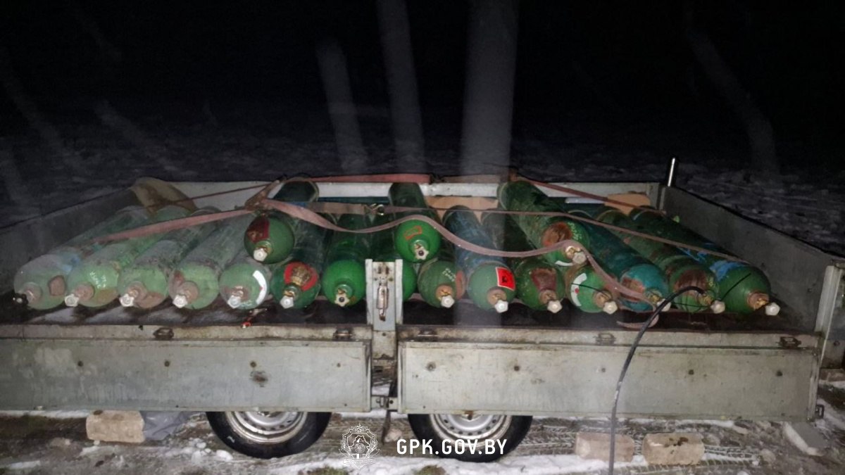 Баллоны с газом, трекеры и метеозонды: гродненские пограничники задержали нарушителей