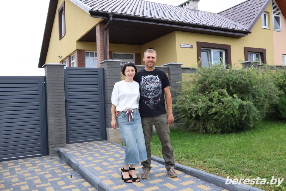 Уютно и стильно во дворе у Дмитрия и Ольги Позняк из Олекшиц