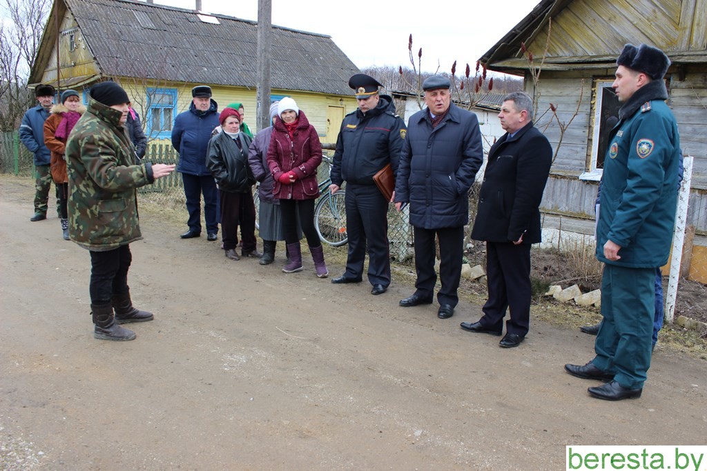 СЕЛЬСКИЙ СХОД В ПАВЛЮШКАХ: НА ЗЛОБЕ ДНЯ ГИБЕЛЬ НА ПОЖАРЕ