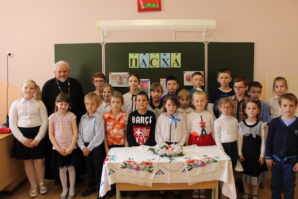 В Конюховском яслях-саду-средней школе прошел праздник «Пасха – праздник светлого Христова воскресения»