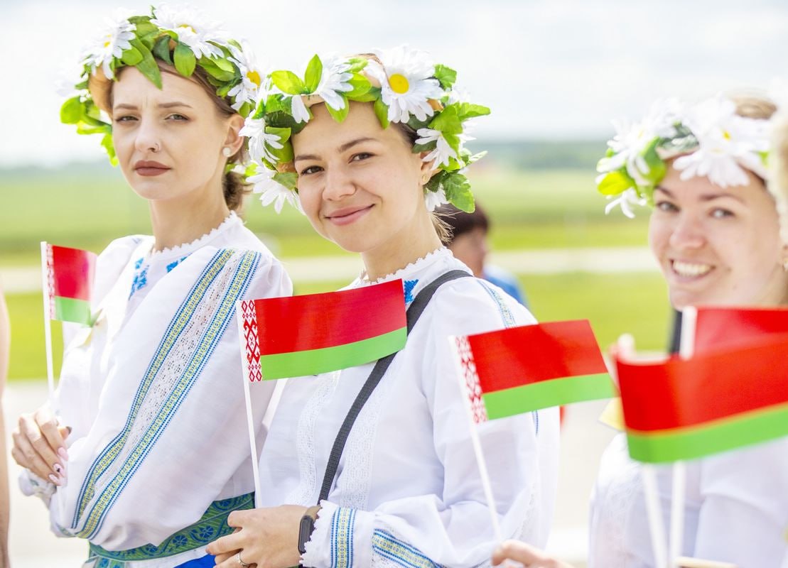 Поздравление Гродненского облисполкома и Гродненского областного Совета депутатов с Днем народного единства