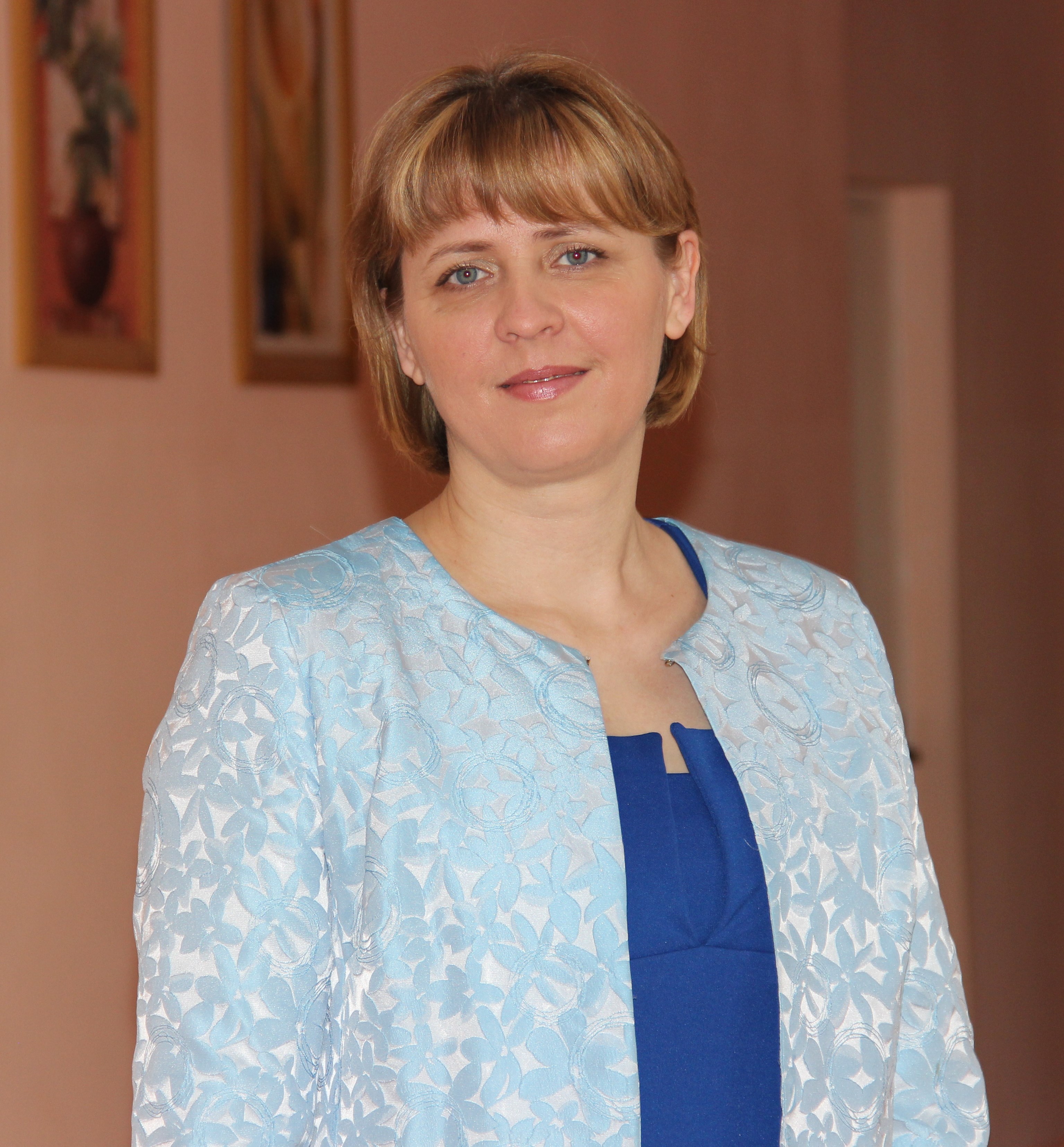 Намеснік дырэктара па выхаваўчай рабоце Вялікаэйсмантаўскай сярэдняй школы Святлана Кулікоўская   рэалізавала сябе  ў працы і ў сям’і