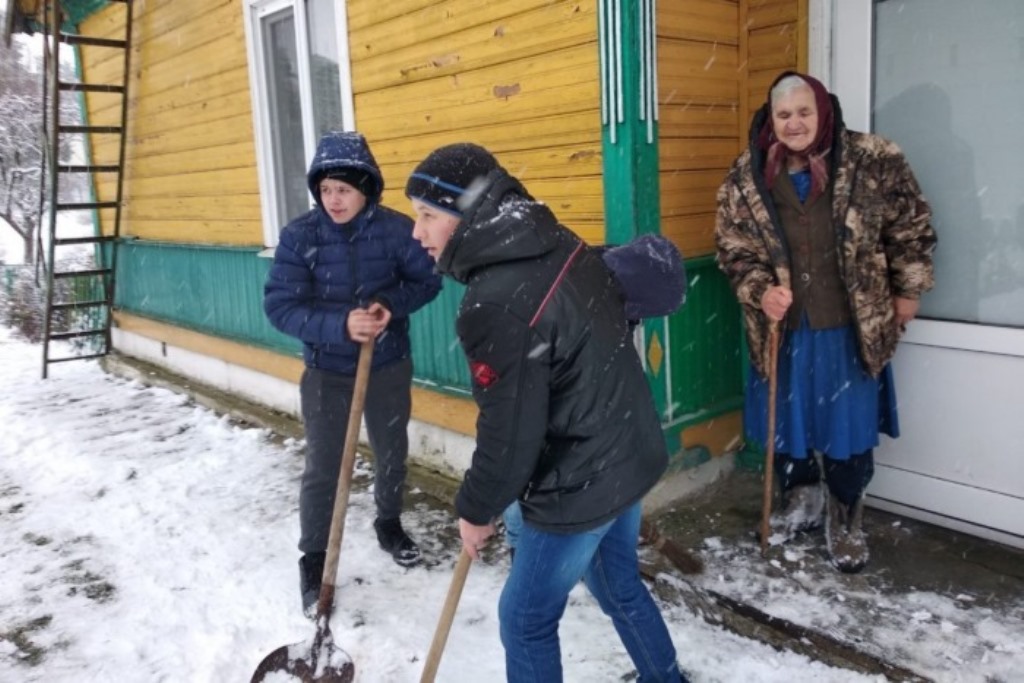 Пограничные школьники присоединились к акции «Зимняя пора добрых дел»