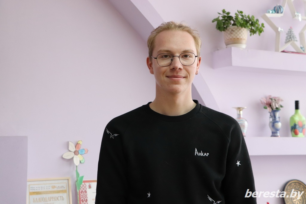 Русский парень Константин Горбунов работает в белорусском хозяйстве КСУП "Воронецкий"