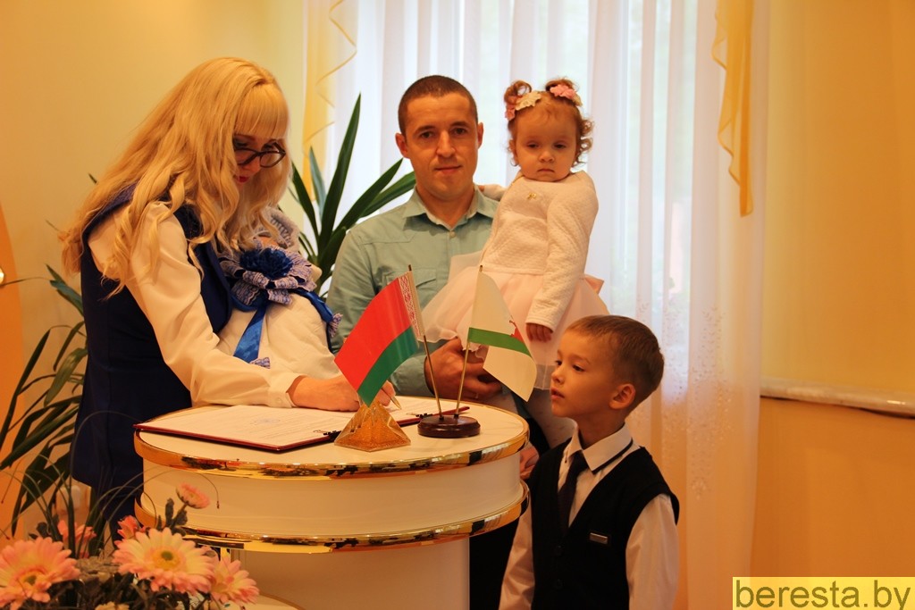 Урачыстая рэгістрацыя нараджэння дзіцяці прайшла  ў ЗАГСе ў Бераставіцы