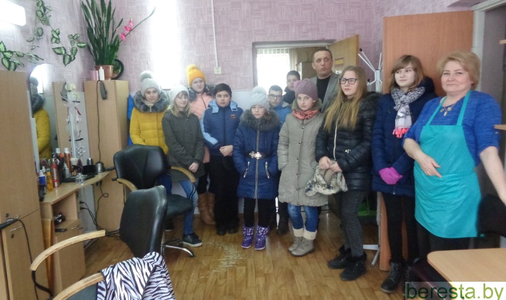 Кваторские школьники побывали на экскурсии в Берестовицком унитарном коммунальном предприятии бытового обслуживания