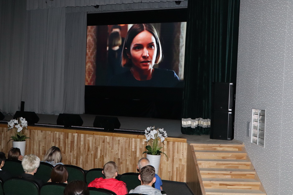 В Большой Берестовице проходит премьерный показ исторической драмы «На другом берегу»