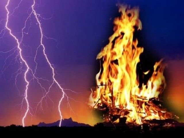 В Берестовицком районе от удара молнии загорелся сарай