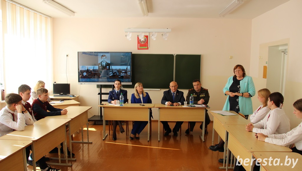 <strong>На базе средней школы агрогородка Пограничный состоялась диалоговая площадка «Кто он, современный герой? Герои и подвиги Беларуси»</strong>