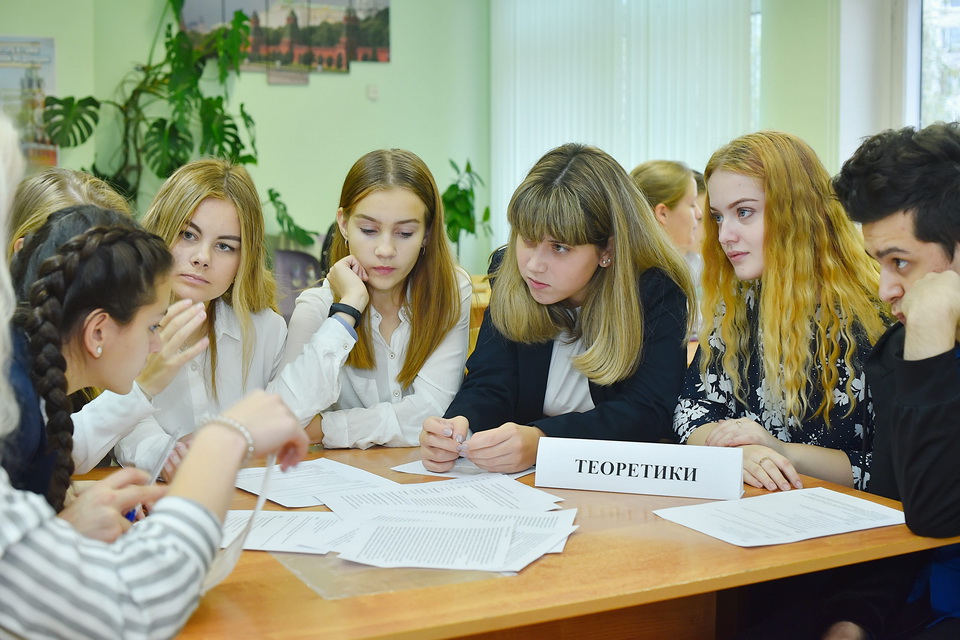 Минобразования утвердило программу факультатива "Введение в педпрофессию" для 10-11-х классов