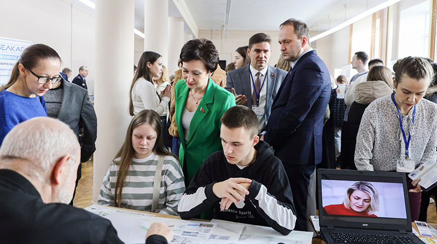Более 1,5 тыс. старшеклассников собрала ярмарка целевой подготовки в ГрГУ им.Я.Купалы