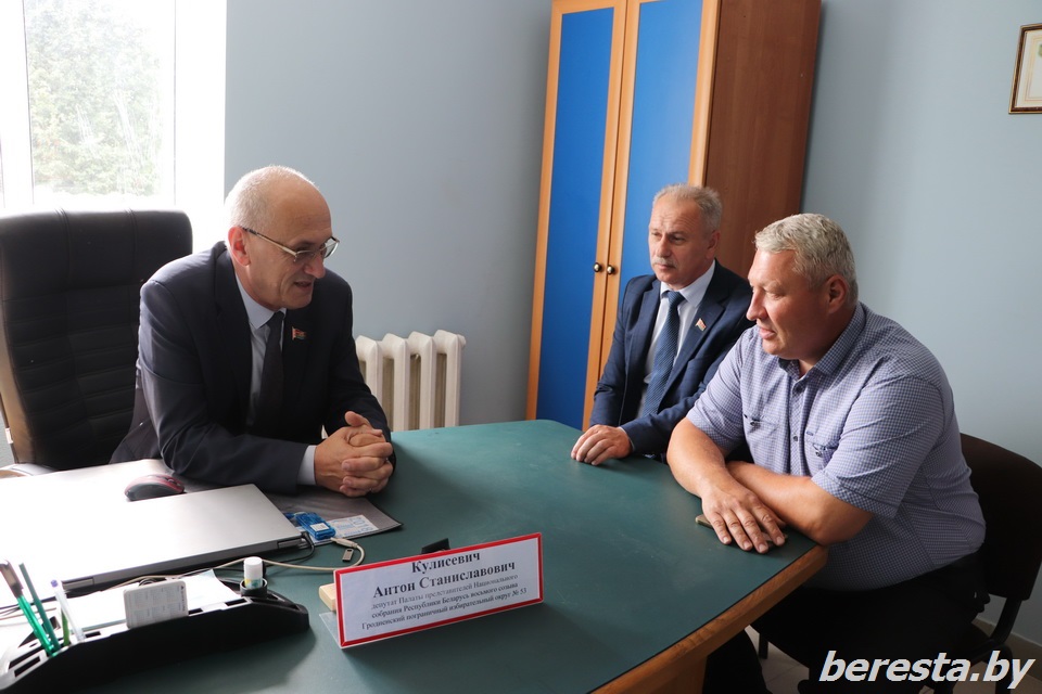 Депутат Палаты представителей Антон Кулисевич провел прием граждан в Конюховском сельском исполнительном комитете