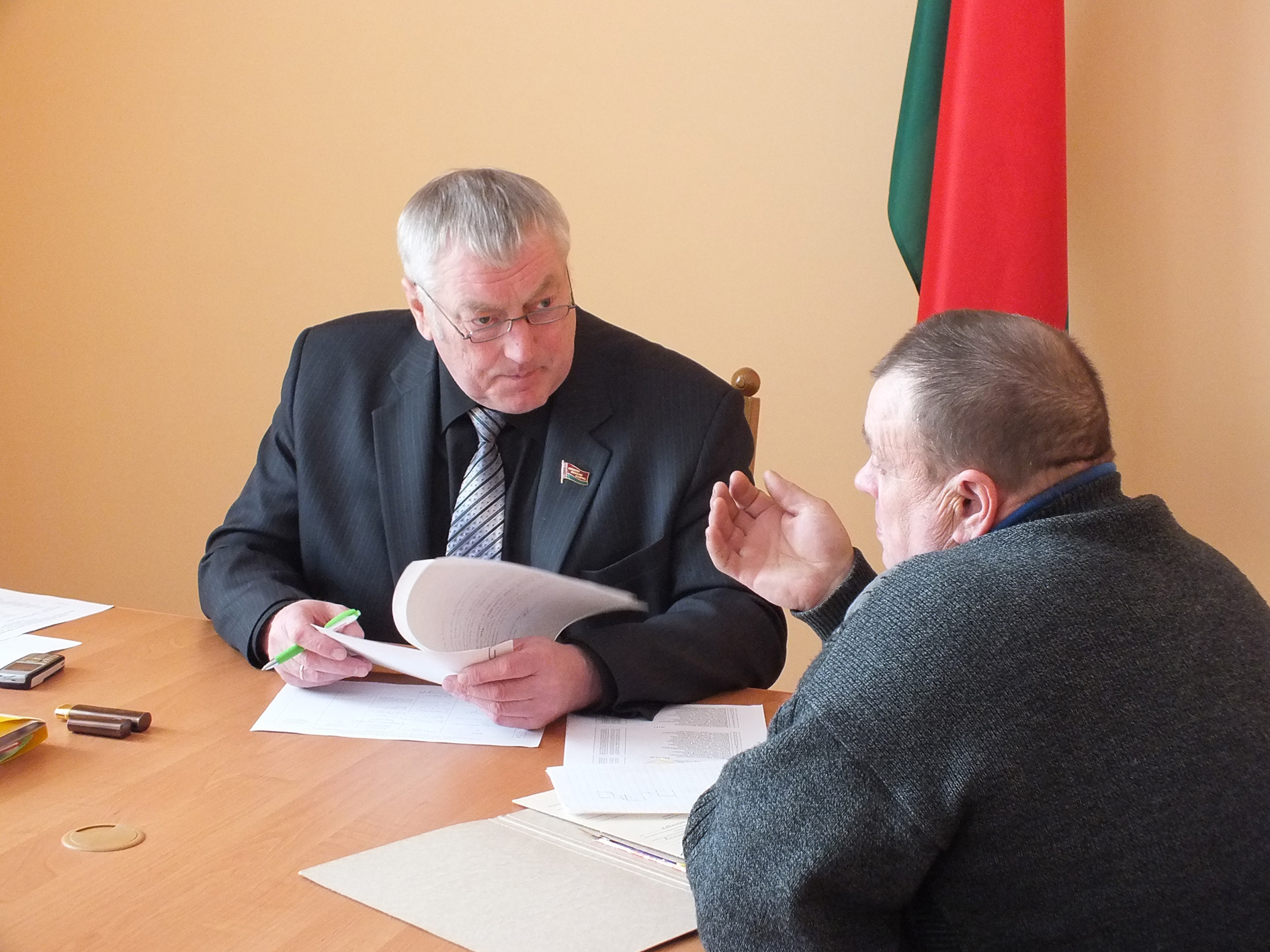 Прием граждан в Берестовице провел депутат Палаты представителей Национального собрания Республики Беларусь Анатолий Коханов