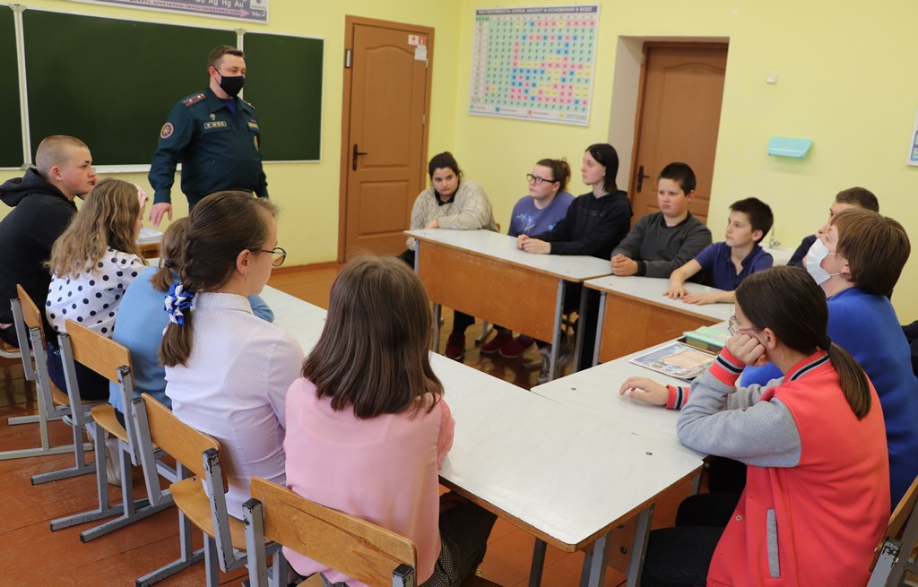 О  техногенных катастрофах – компетентно. Круглый стол прошел в Стародворецком яслях-саду-базовой школе