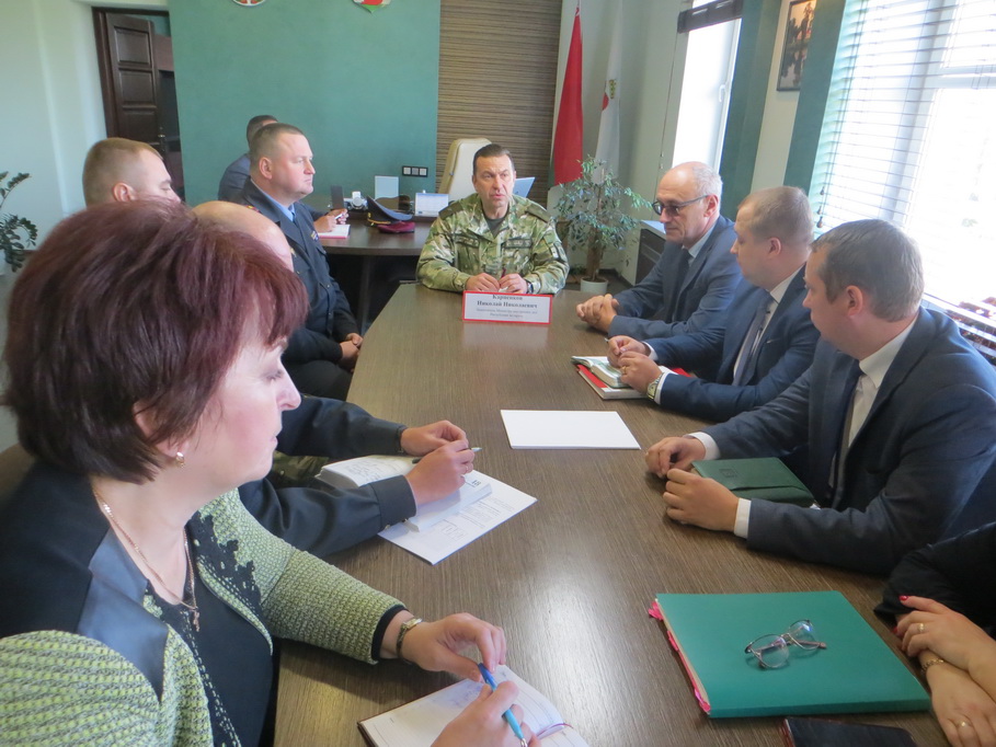 В Берестовицком райисполкоме состоялась встреча с заместителем Министра внутренних дел Республики Беларусь Николаем Карпенковым