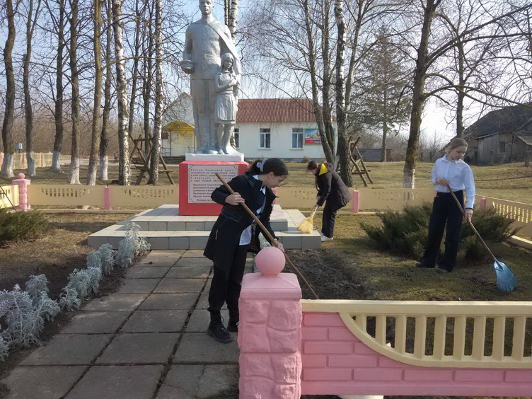 Учащиеся Берестовитчины приняли участие в областной волонтерской акции "Обелиск"