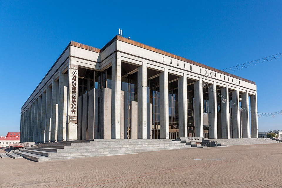 В преддверии Дня народного единства Президент Беларуси подписал указ о помиловании еще 37 человек