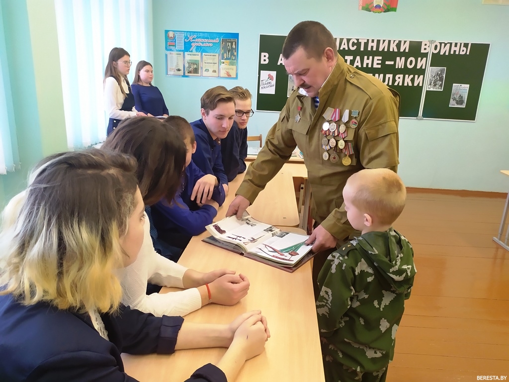 “Слаўлю сваю Айчыну”. У Макараўскім яслях-садзе - сярэдняй школе люты быў насычаны патрыятычнымі мерапрыемствамі