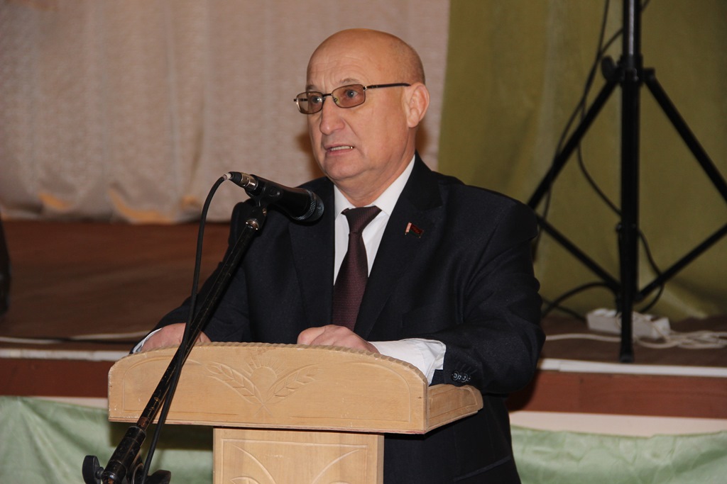 Председатель Берестовицкого районного Совета депутатов Михаил Писарик  провел встречу с трудовым коллективом РУСП "Массоляны"