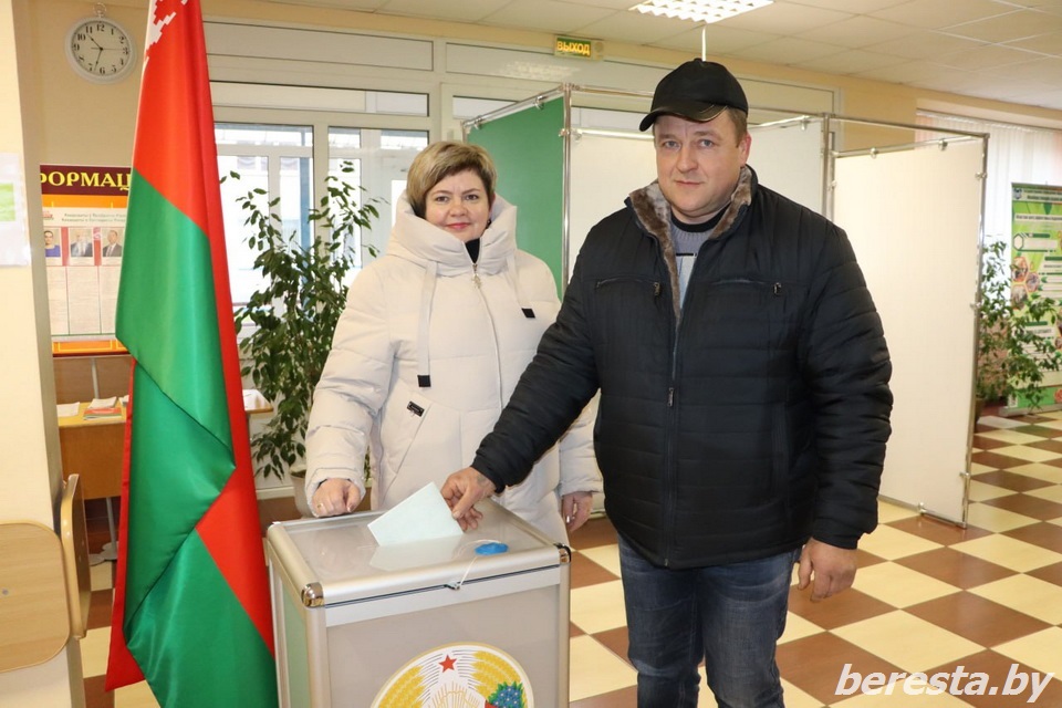 Организованно и спокойно проходят выборы Президента Республики Беларусь на Малоберестовицком участке для голосования №10