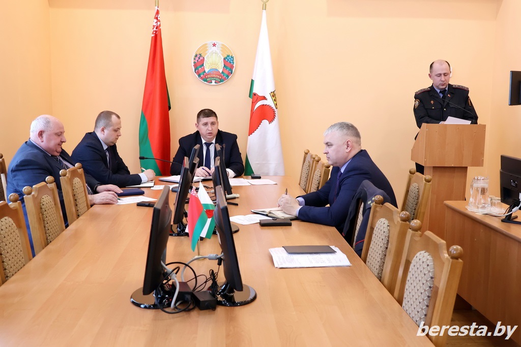 Заседание районной комиссии по безопасности дорожного движения состоялось в Берестовицком райисполкоме