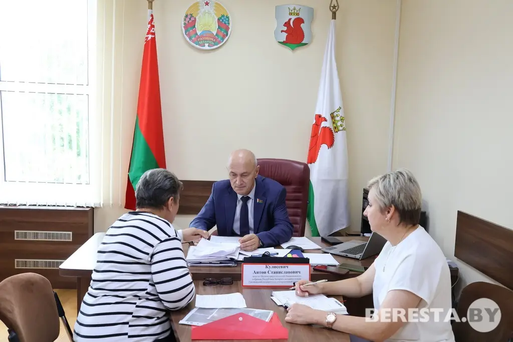 Личный прием и прямую телефонную линию провел депутат Палаты представителей Национального собрания Республики Беларусь Антон Кулисевич