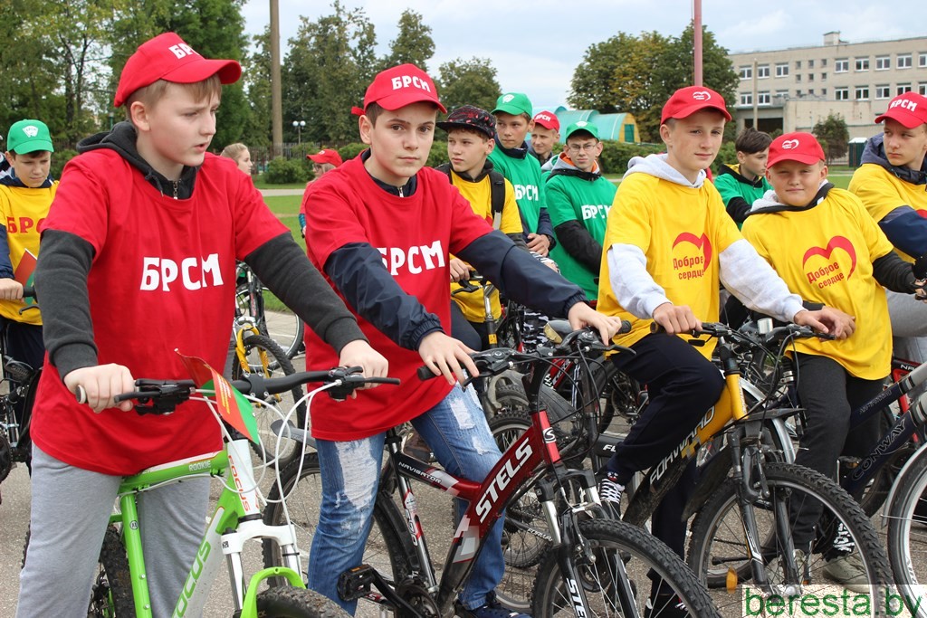 Берестовицкий райком БРСМ отметил  15-летие Белорусского республиканского союза молодежи