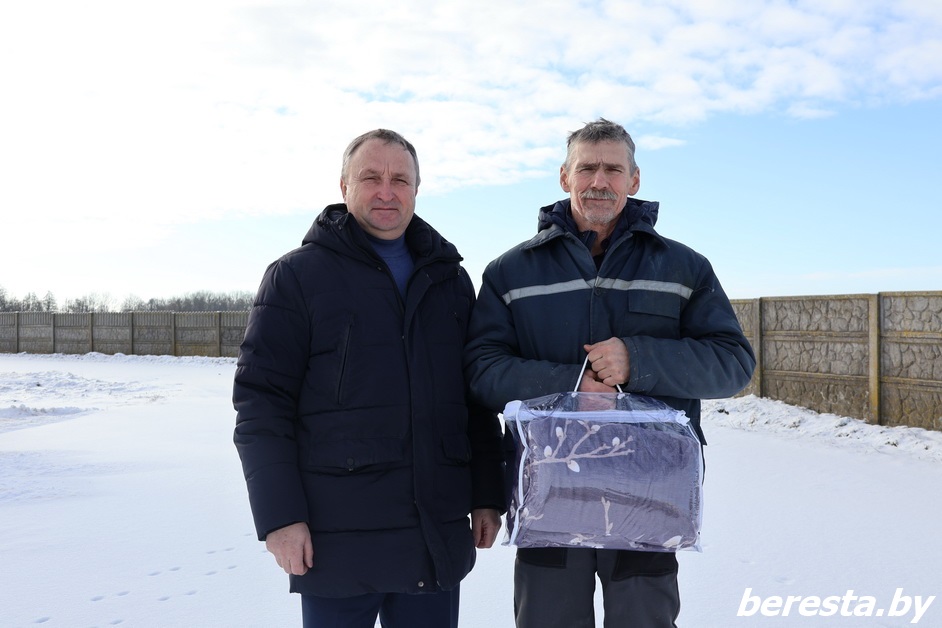 Воинам-интернационалистам Берестовицкого района вручены подарки от районного комитета профсоюза работников АПК